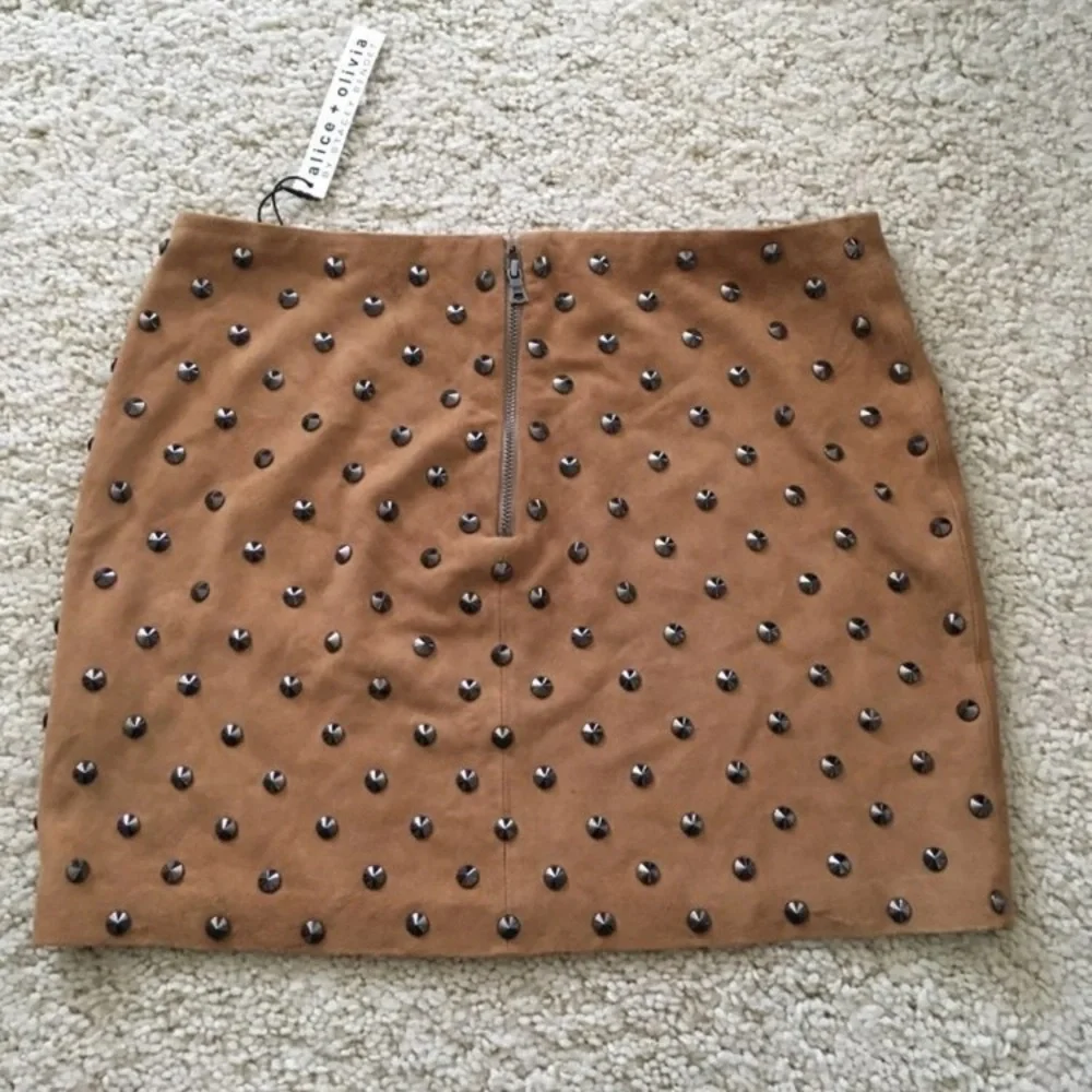 New Alice + Olivia mini skirt Elana suede leather studs rocker chic- 4 small - Picture 3 of 7